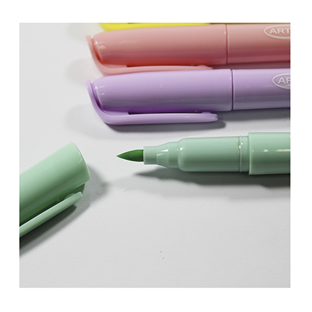 Brush Pen tonos Pastel.  Punta 1-4mm.  6 colores.  Ideal para dibujar letras, practicar lettering y los trazos que desees. Artel.